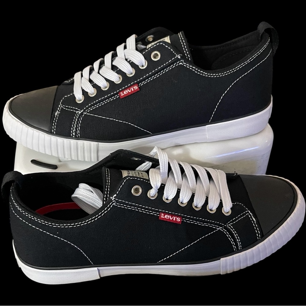 Levi's Black Canvas Sneakers with White Laces - Picture 1 of 5